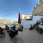 Апартаменты Castle Hill 1st Floor *